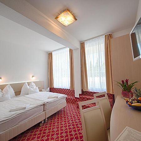 Ket Korona Konferencia Es Wellness Hotel Balatonszarszo Luaran gambar