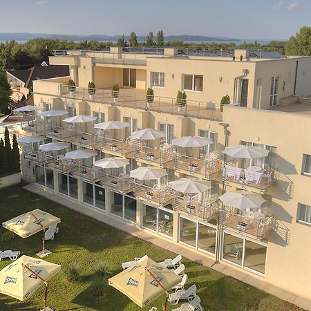 Ket Korona Konferencia Es Wellness Hotel Balatonszarszo Luaran gambar