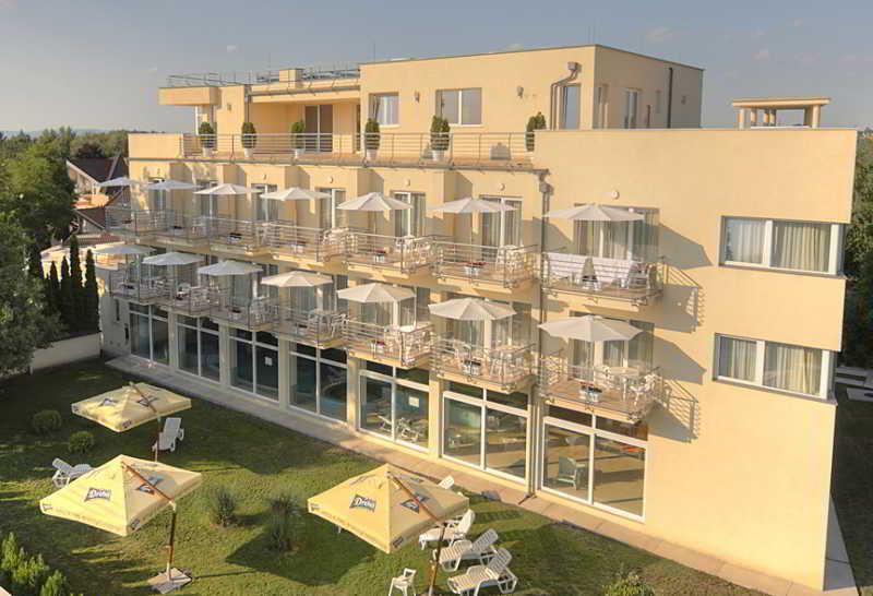 Ket Korona Konferencia Es Wellness Hotel Balatonszarszo Luaran gambar