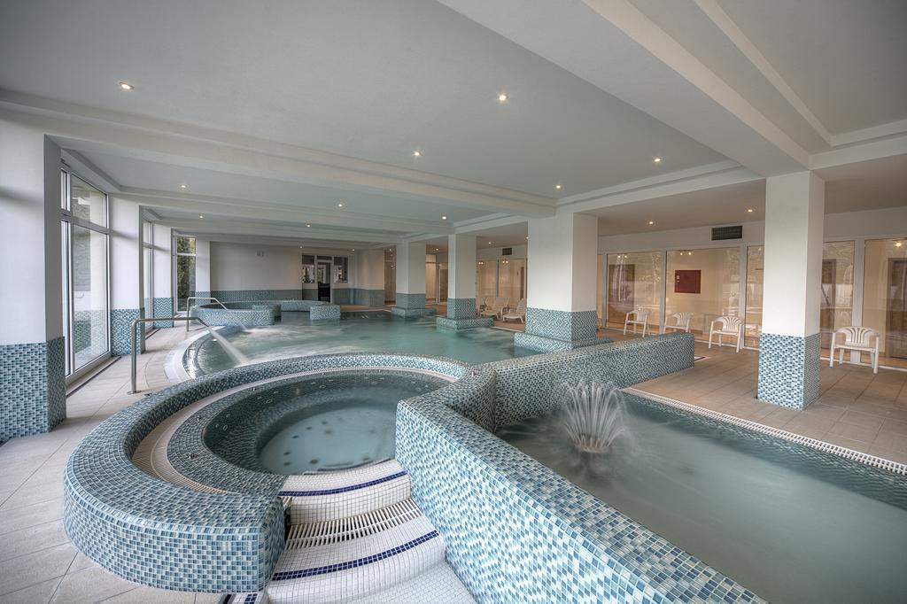 Ket Korona Konferencia Es Wellness Hotel Balatonszarszo Luaran gambar