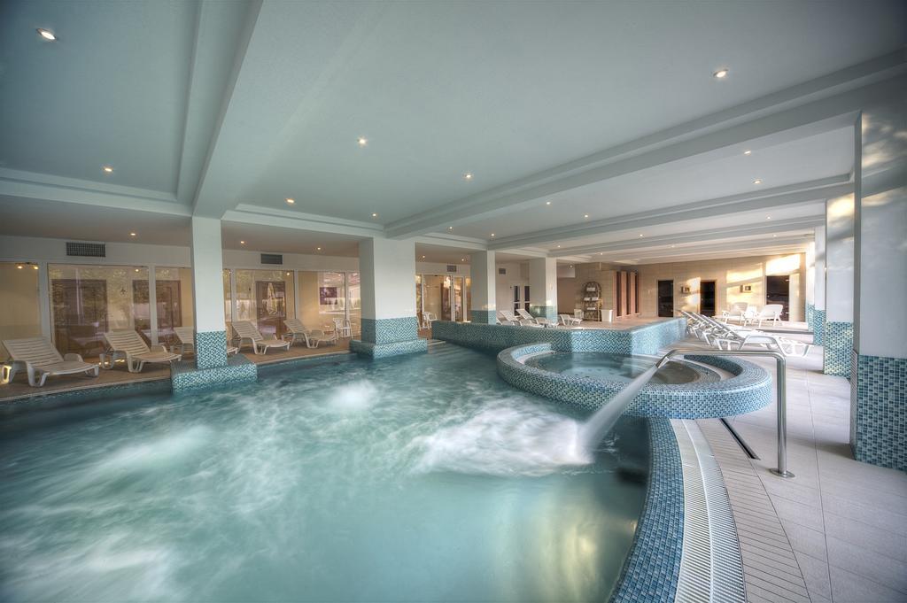 Ket Korona Konferencia Es Wellness Hotel Balatonszarszo Luaran gambar