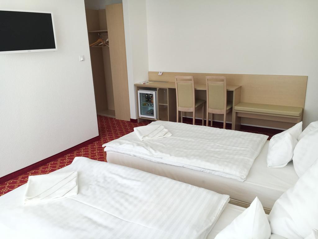 Ket Korona Konferencia Es Wellness Hotel Balatonszarszo Luaran gambar