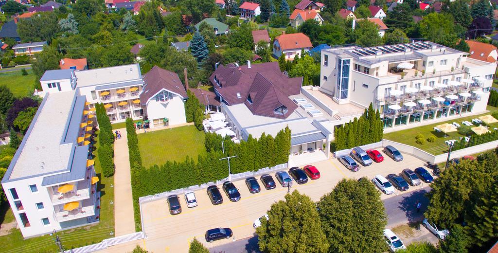 Ket Korona Konferencia Es Wellness Hotel Balatonszarszo Luaran gambar