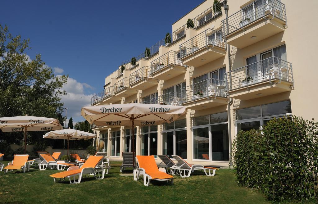 Ket Korona Konferencia Es Wellness Hotel Balatonszarszo Luaran gambar