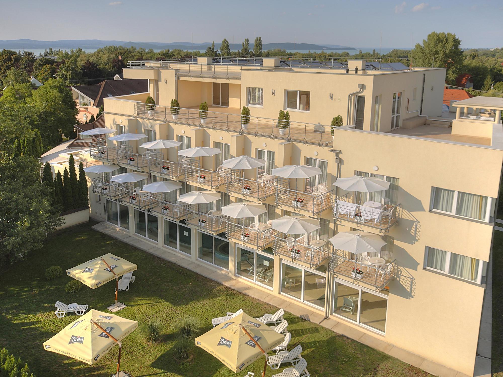Ket Korona Konferencia Es Wellness Hotel Balatonszarszo Luaran gambar