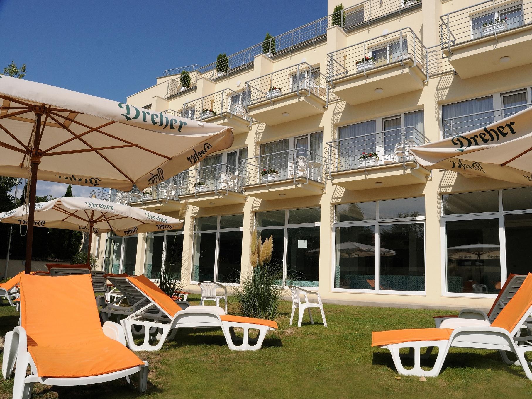 Ket Korona Konferencia Es Wellness Hotel Balatonszarszo Luaran gambar