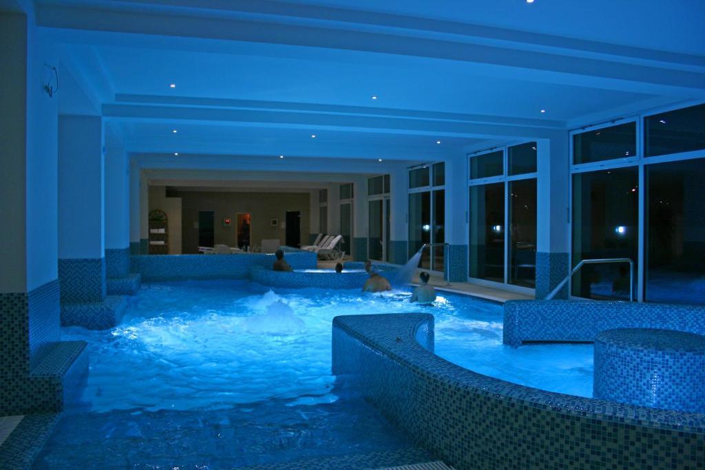 Ket Korona Konferencia Es Wellness Hotel Balatonszarszo Luaran gambar
