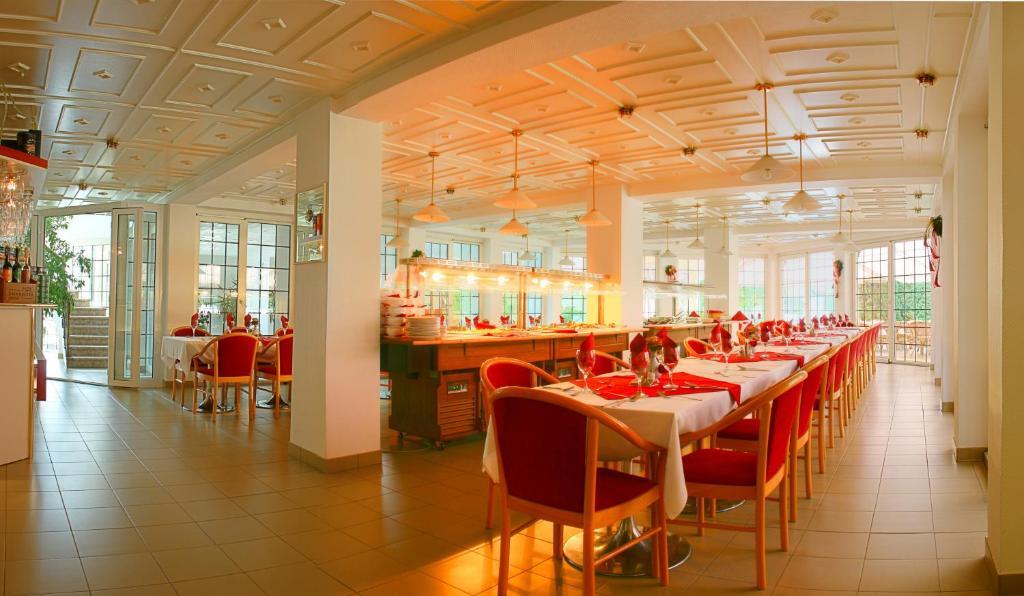 Ket Korona Konferencia Es Wellness Hotel Balatonszarszo Luaran gambar