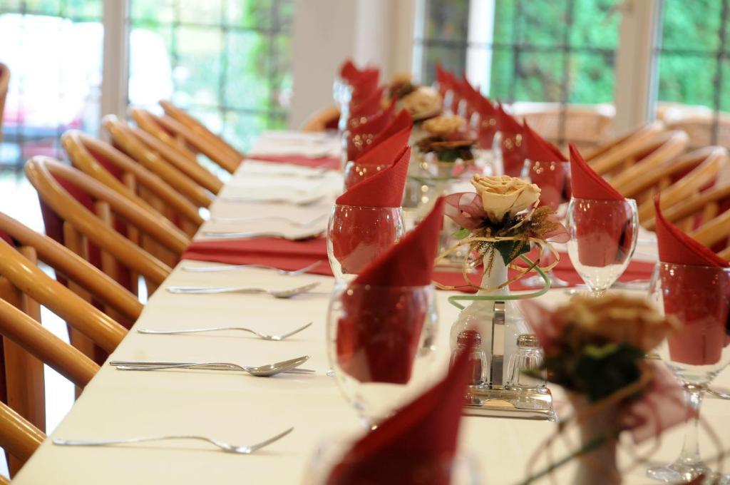 Ket Korona Konferencia Es Wellness Hotel Balatonszarszo Luaran gambar