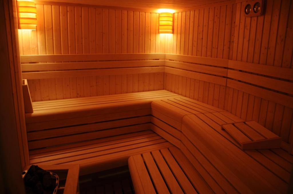 Ket Korona Konferencia Es Wellness Hotel Balatonszarszo Luaran gambar