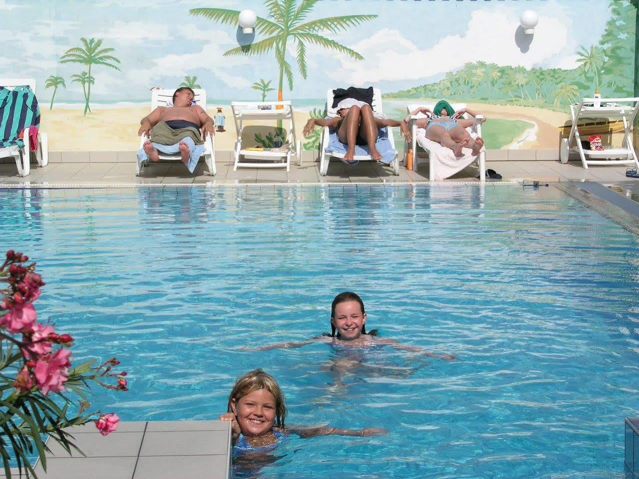 Ket Korona Konferencia Es Wellness Hotel Balatonszarszo Luaran gambar